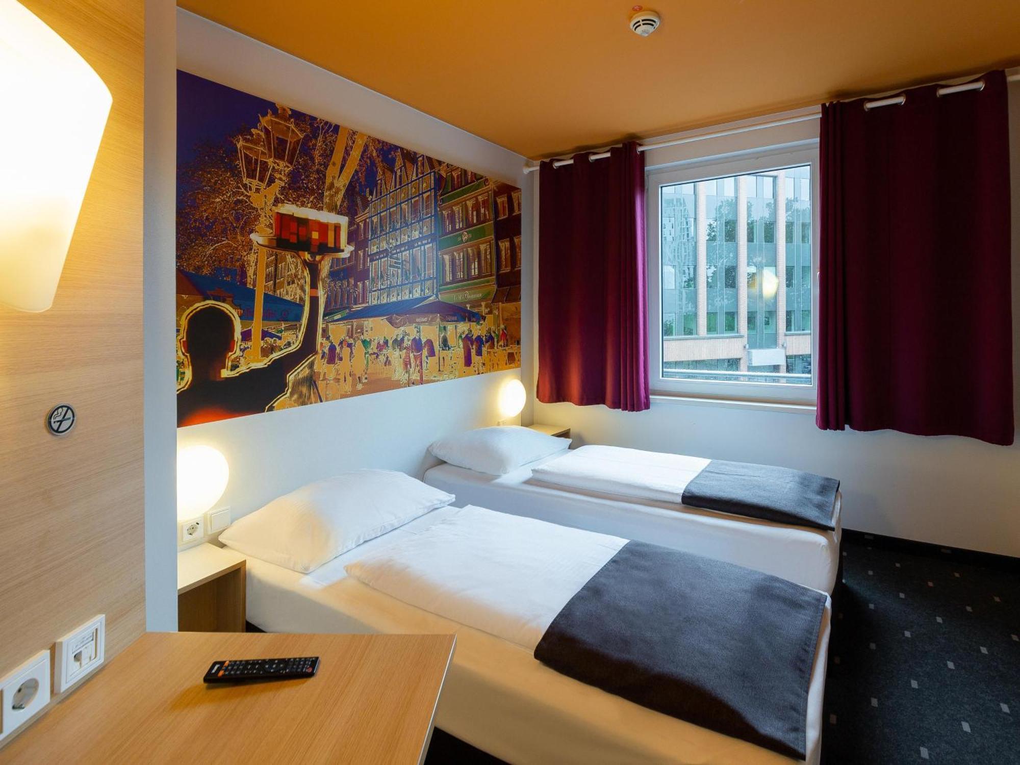 B&B Hotel Duesseldorf-City Esterno foto